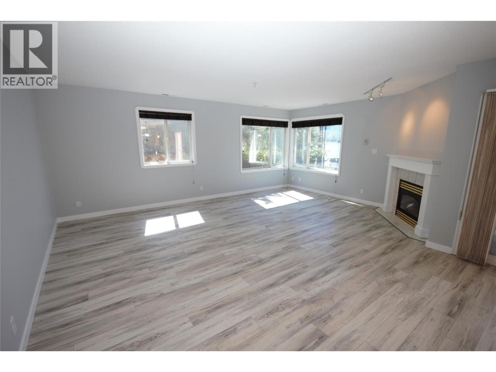 6805 COTTONWOOD DRIVE UNIT 100, Interior REALTORS® — photo 2