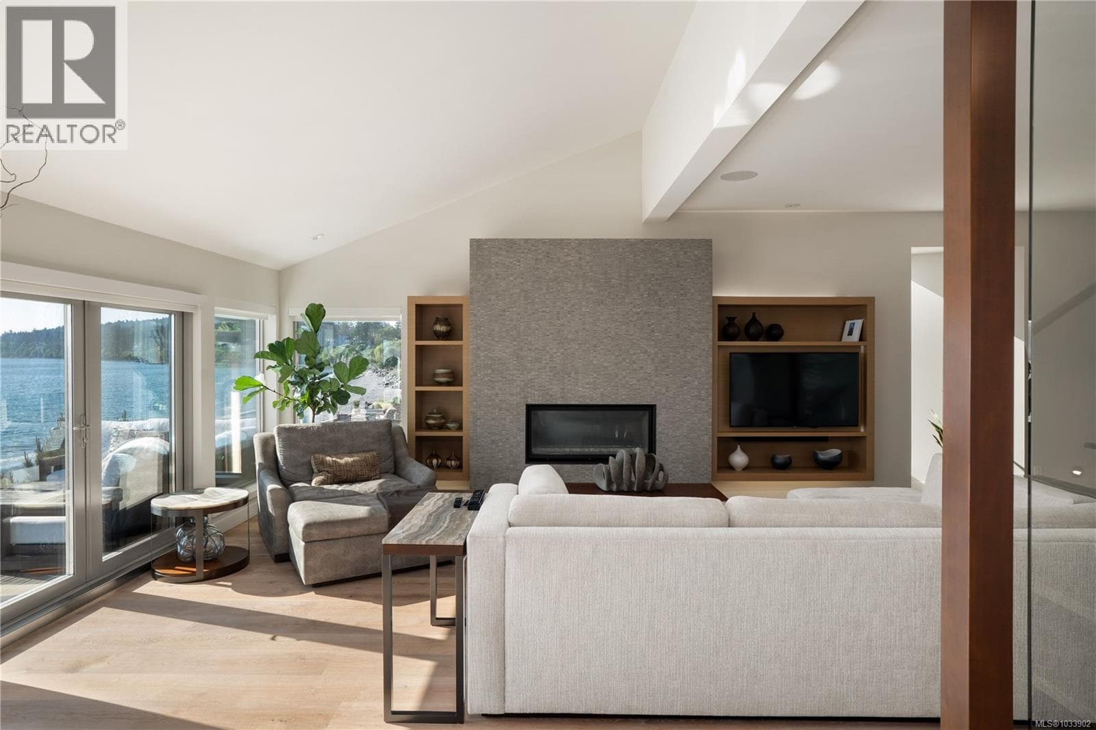 5039 CORDOVA BAIE ROAD, Victoria — photo 5