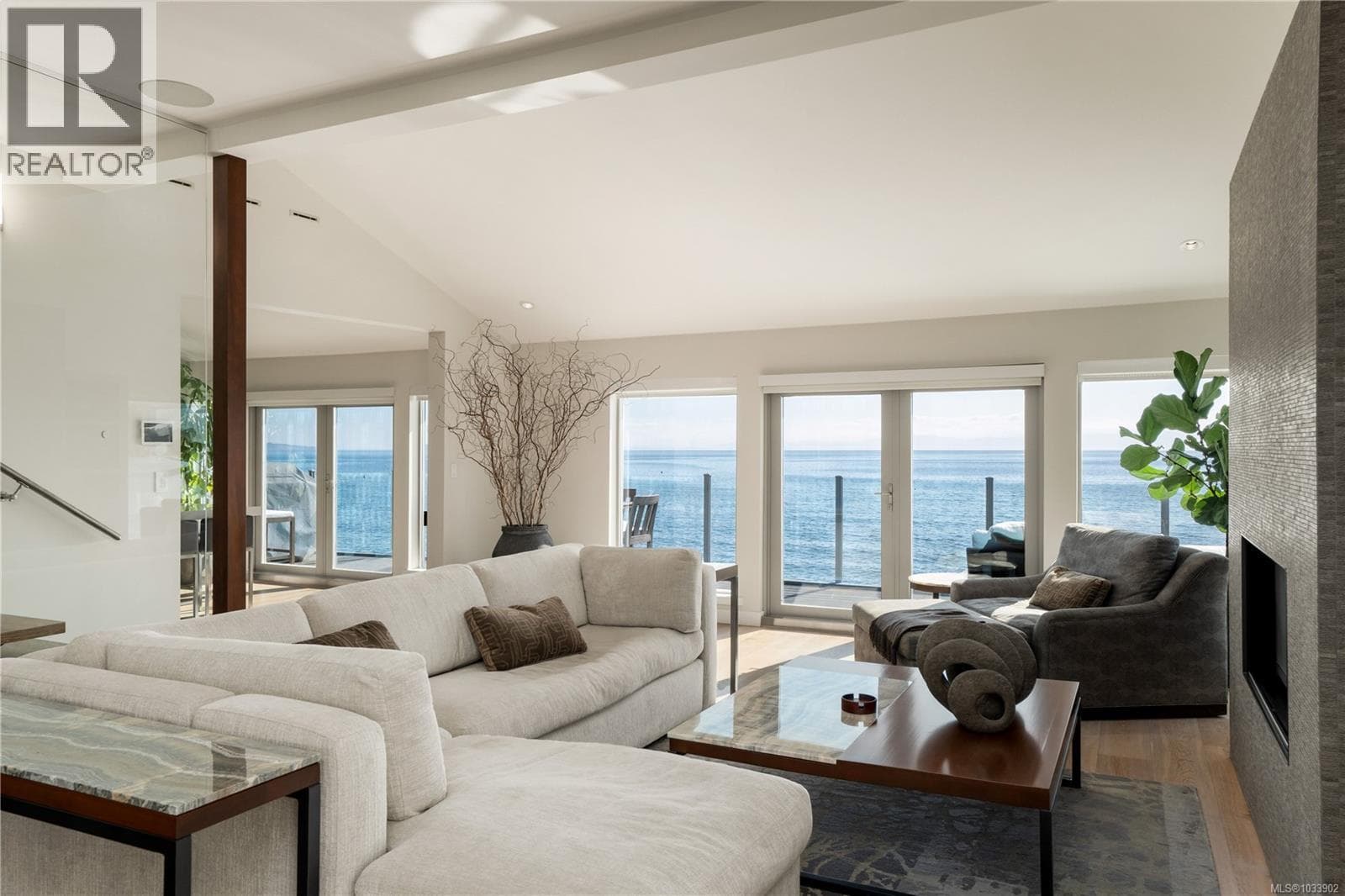 5039 CORDOVA BAIE ROAD, Victoria — photo 4