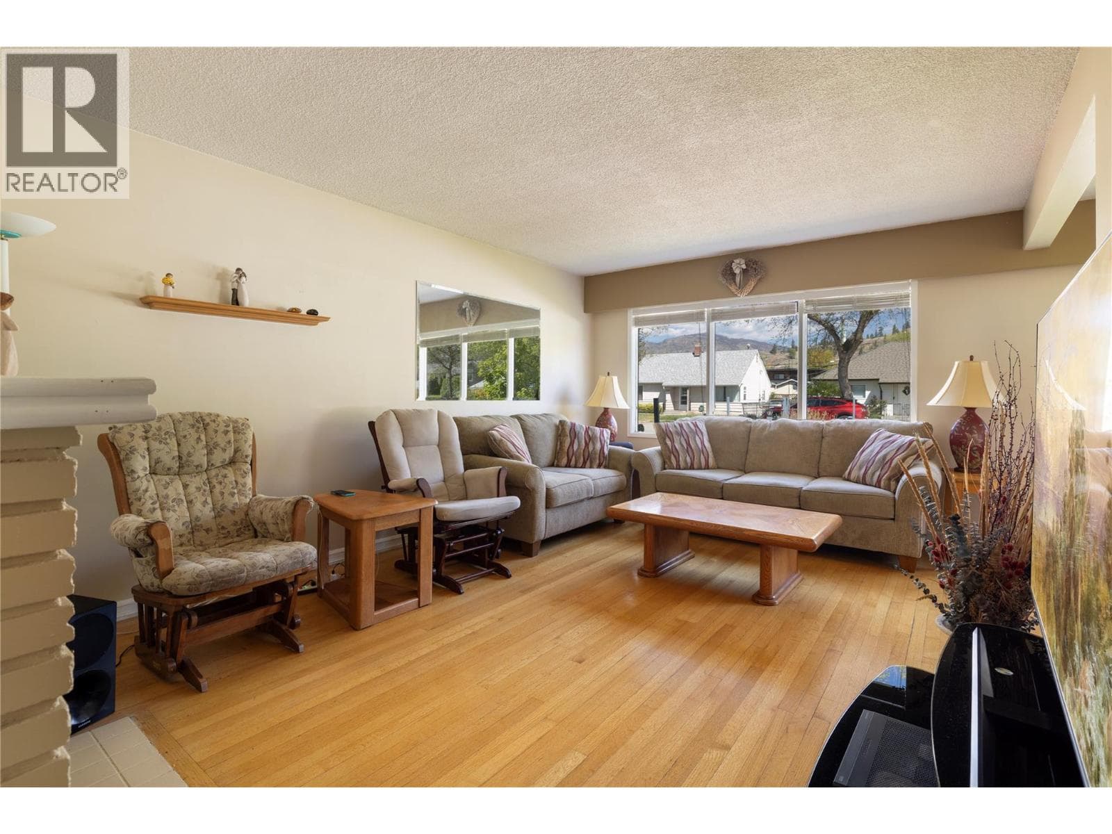661 BAIE AVENUE, Interior REALTORS® — photo 3