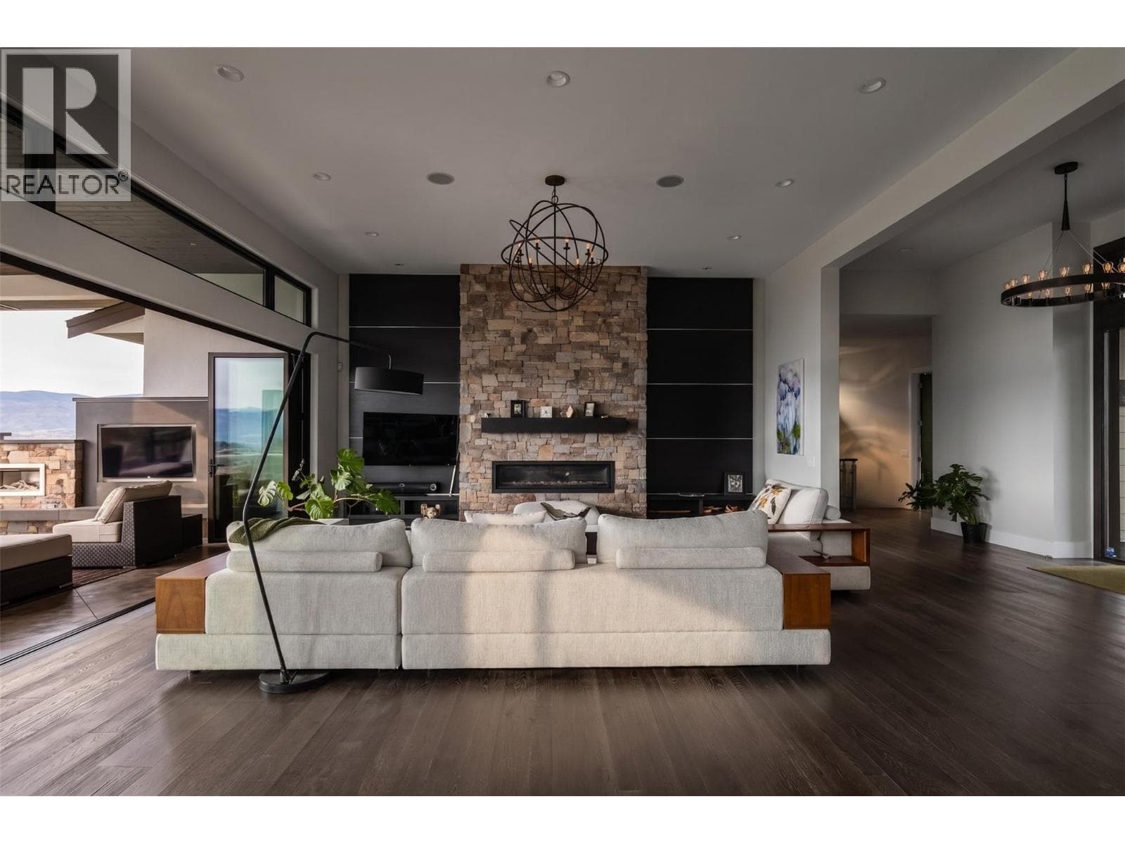 162 SKYLAND DRIVE, Interior REALTORS® — photo 5