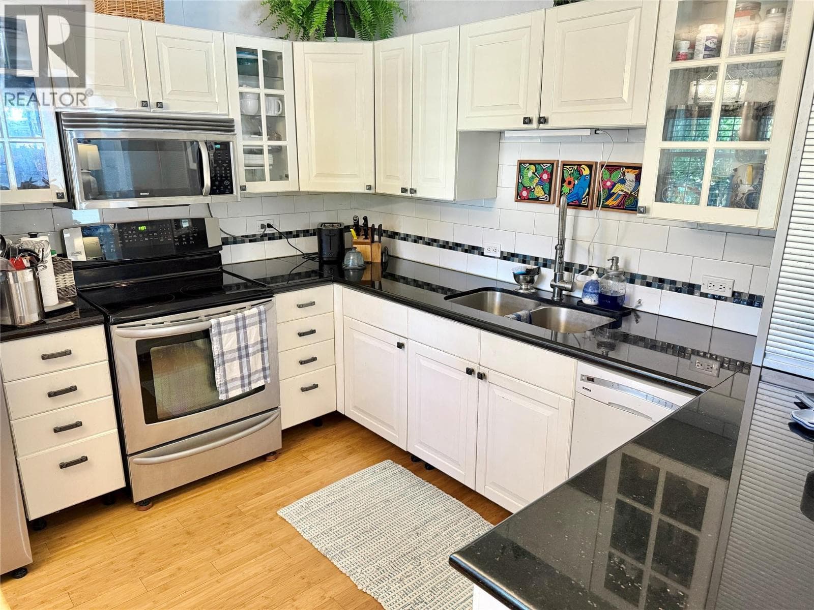 1050 Hillside Avenue, Interior REALTORS® — photo 4