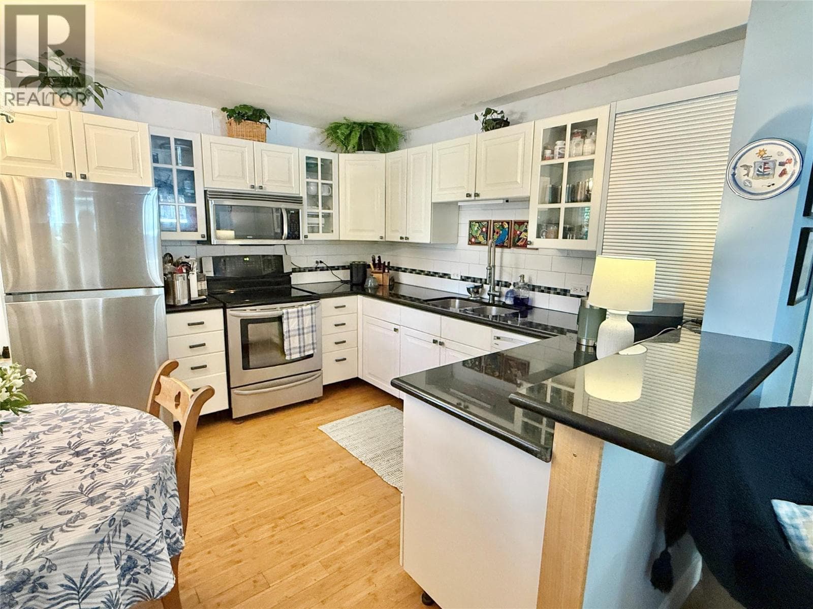 1050 Hillside Avenue, Interior REALTORS® — photo 5