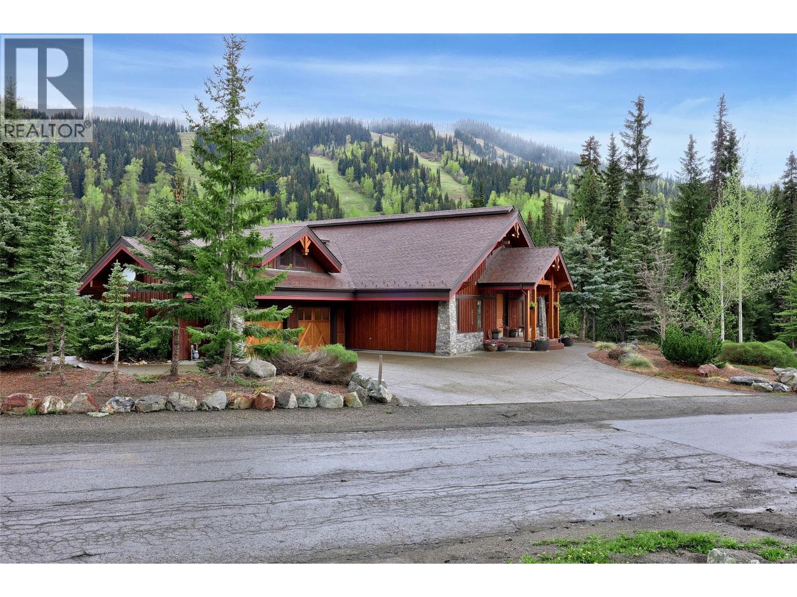 2402 Fairways Drive, Interior REALTORS® — photo 2