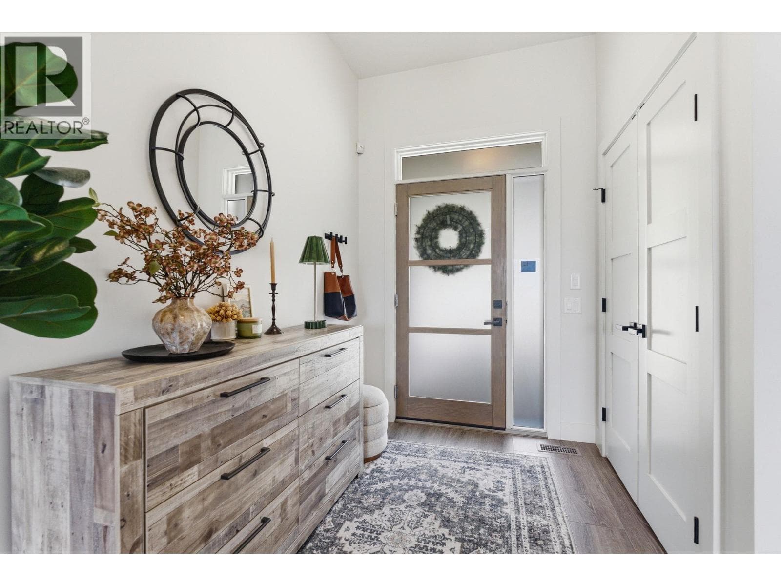 1600 Golden View Drive Unit# 10, Interior REALTORS® — photo 5