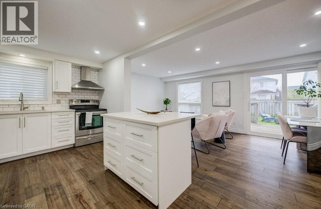 255 HIGHBROOK CRESCENT, Cornerstone — photo 5