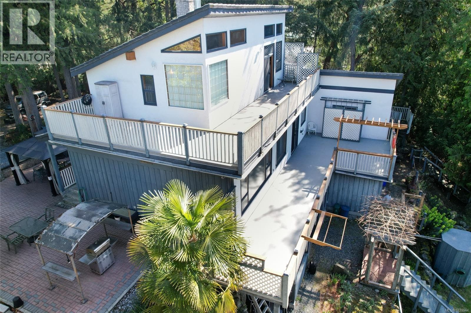 1059 Pat Burns Ave, Vancouver Island — photo 3