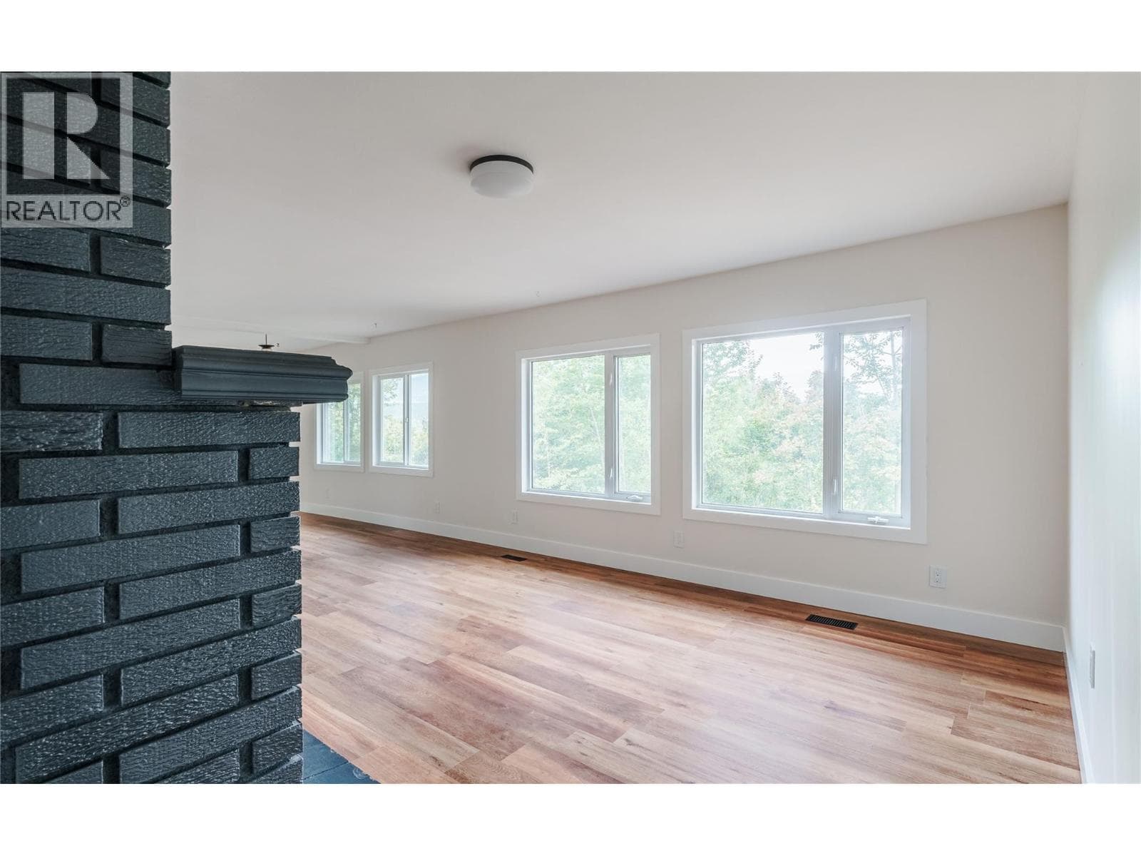 1231 1 Street SE, Interior REALTORS® — photo 4