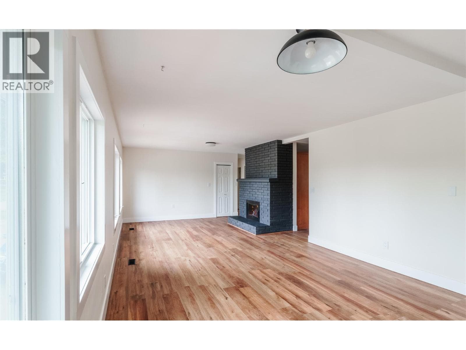 1231 1 Street SE, Interior REALTORS® — photo 3