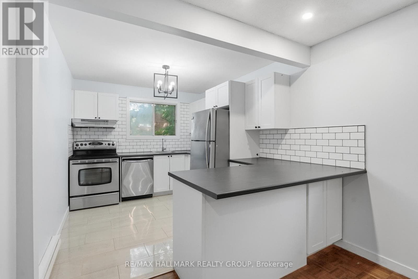 195 DESCHAMPS AVENUE, Ottawa — photo 4