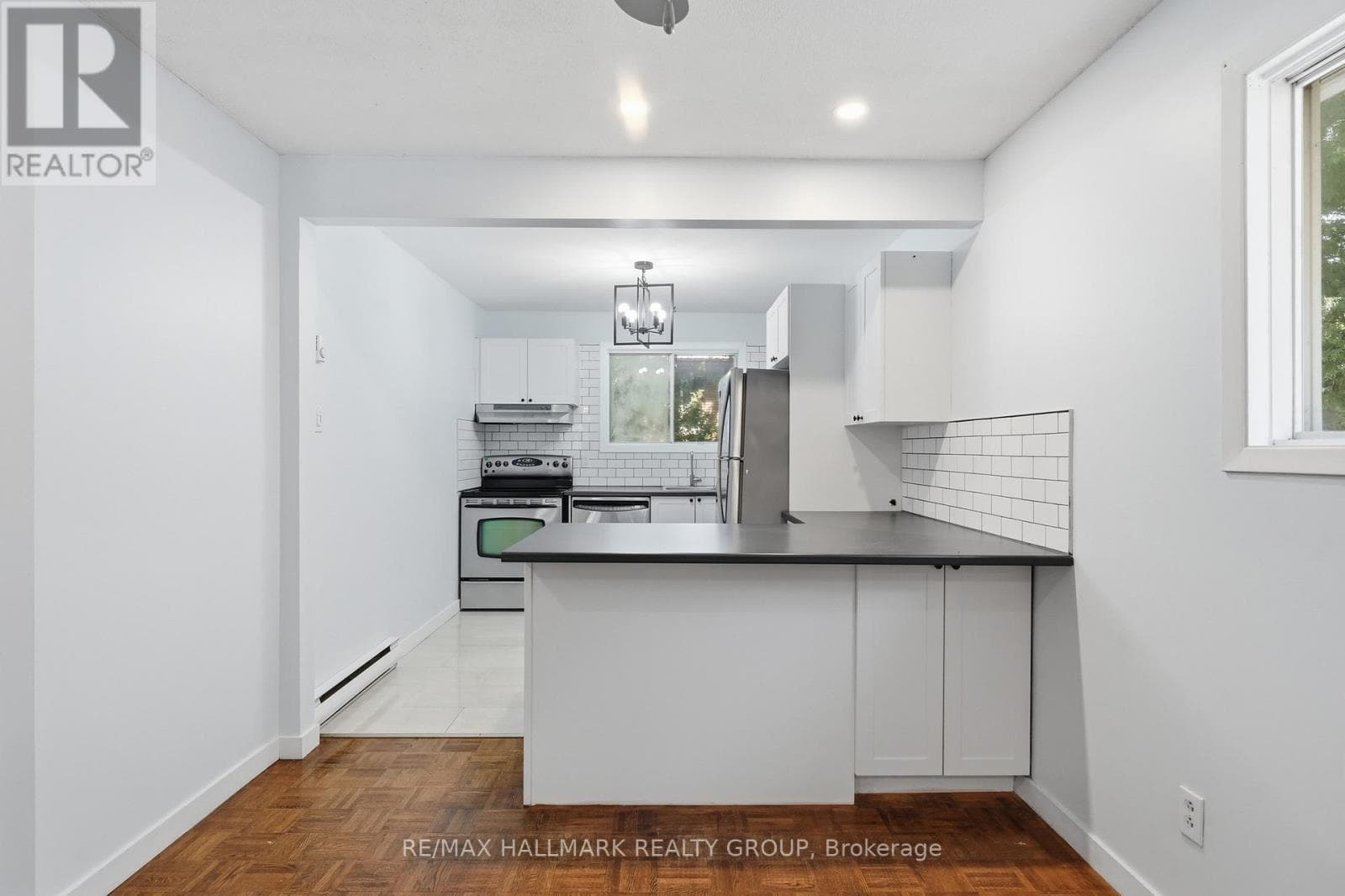 195 DESCHAMPS AVENUE, Ottawa — photo 5