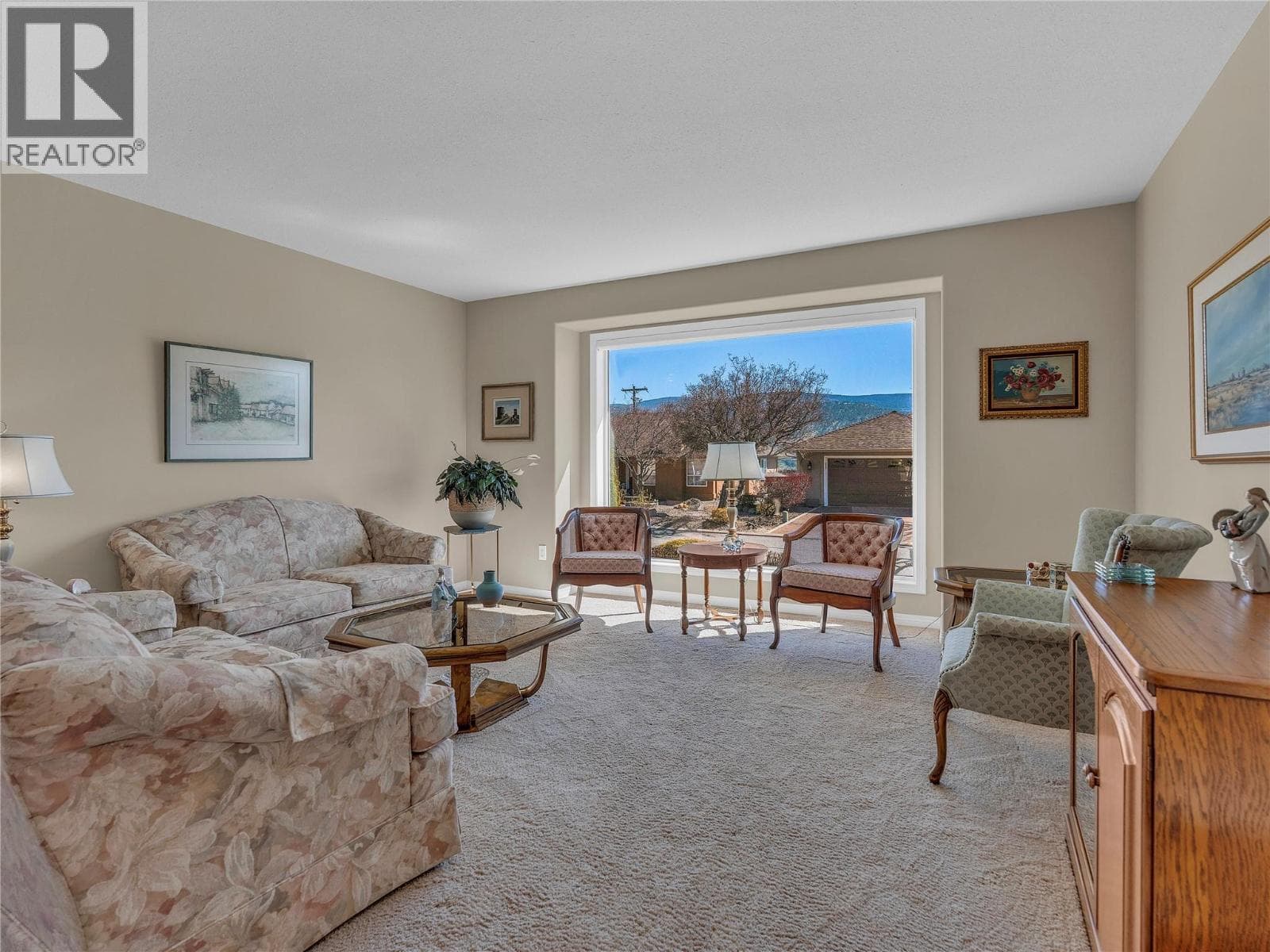 443 RIDGE Place, Interior REALTORS® — photo 3