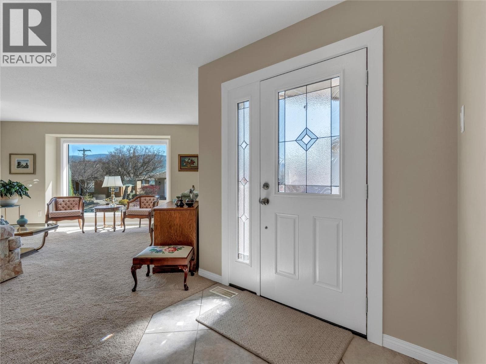 443 RIDGE Place, Interior REALTORS® — photo 2