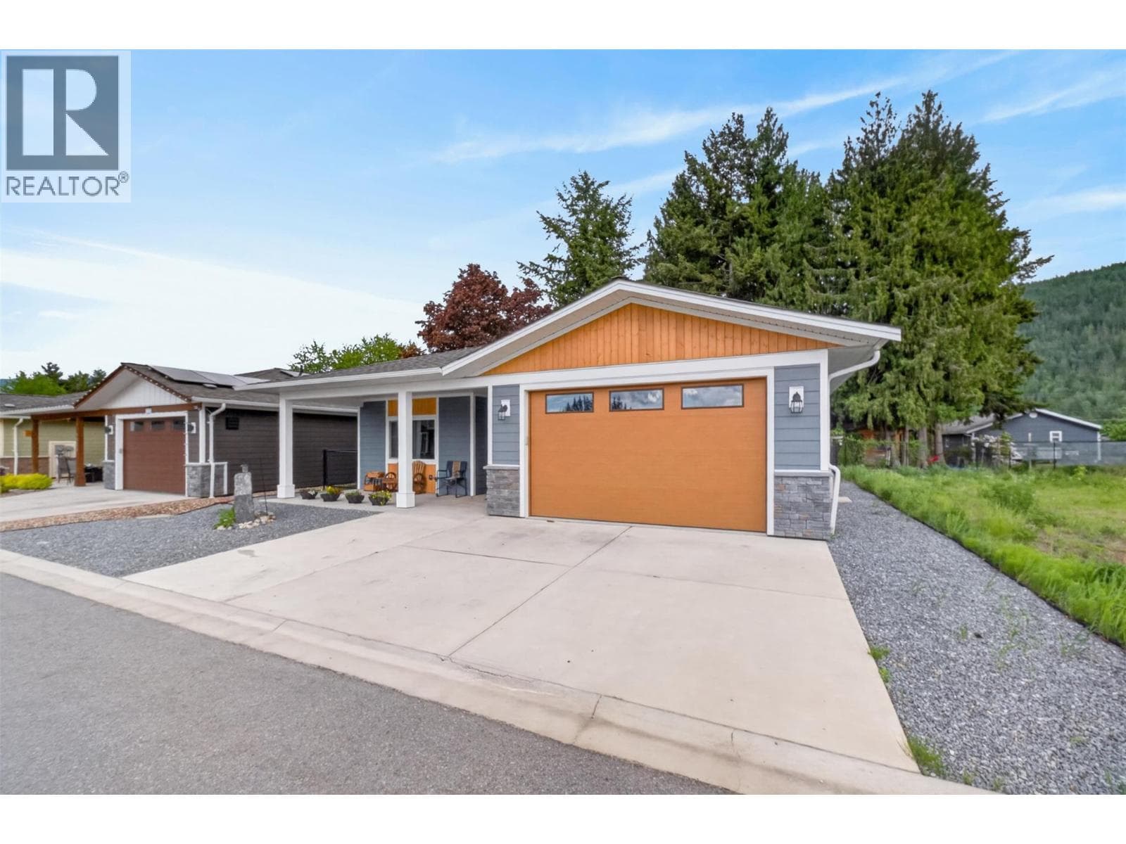 1123 Willow Row, Interior REALTORS® — photo 3