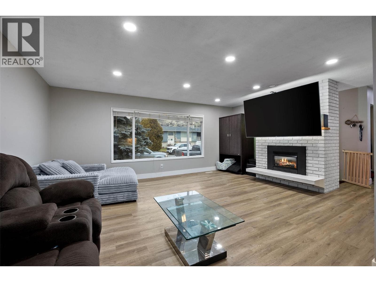 1754 SHERIDAN DRIVE, Interior REALTORS® — photo 5