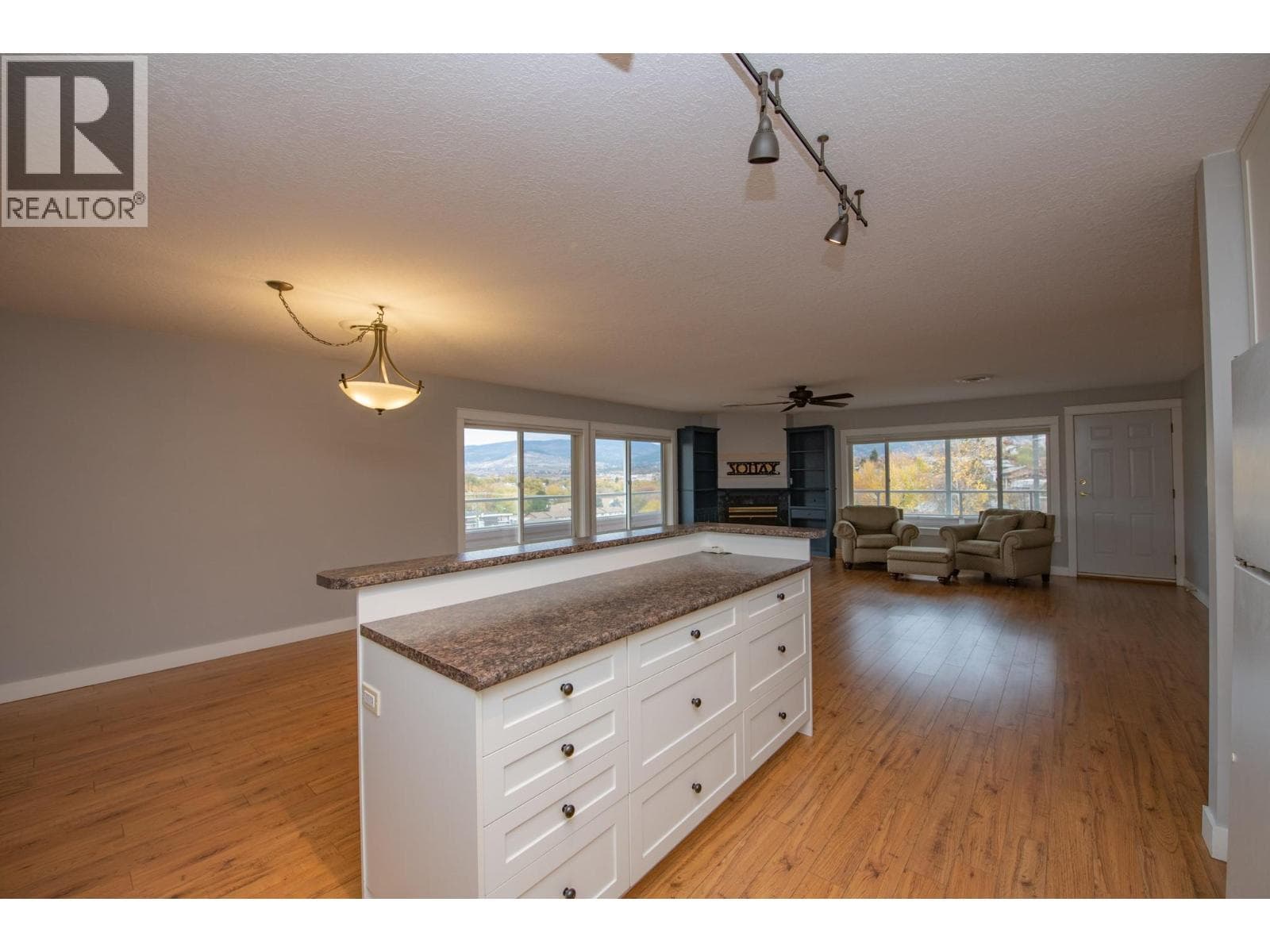3929 22 Avenue Unit# 309, Interior REALTORS® — photo 2