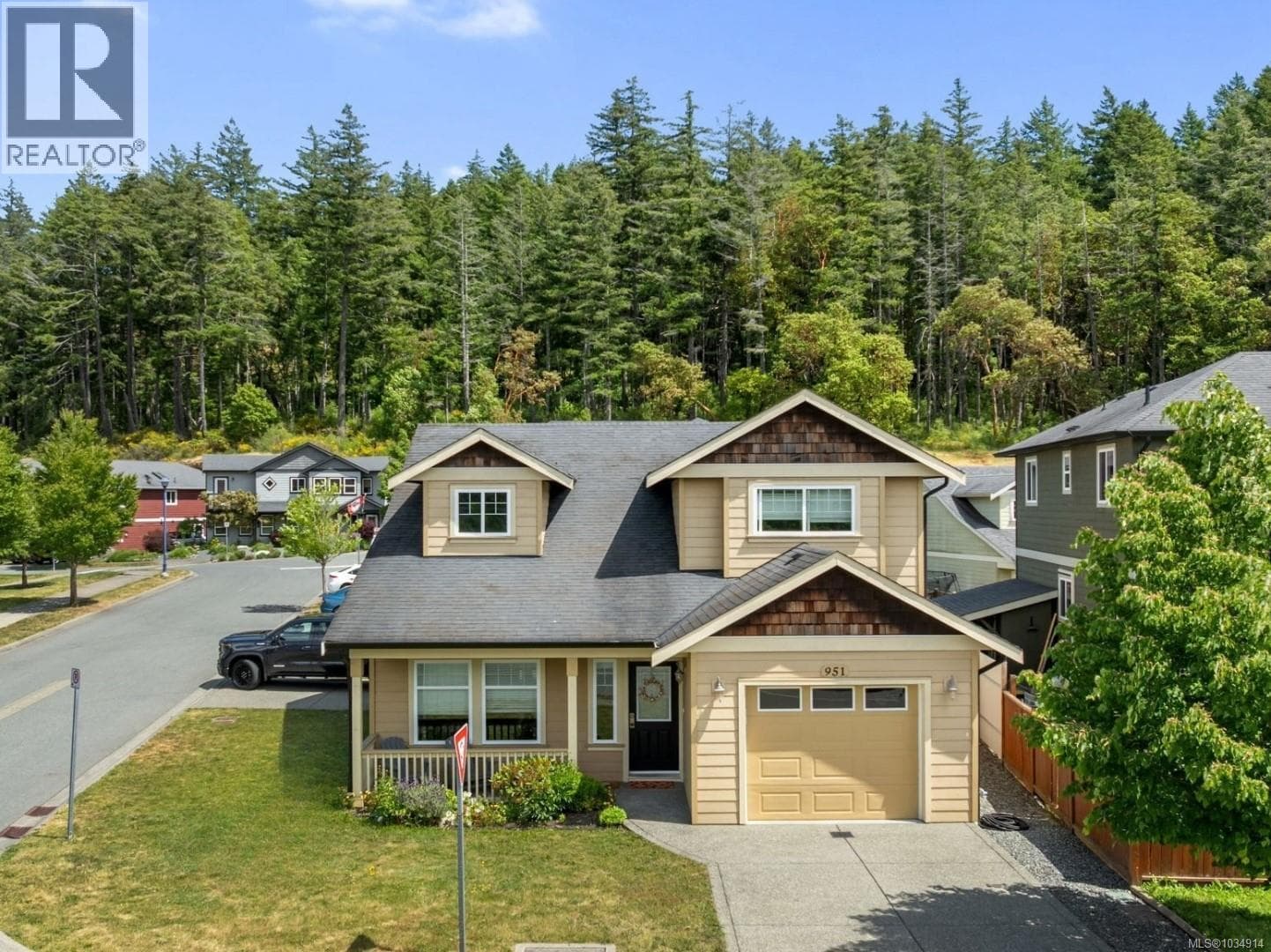 951 Kinglet Pl in Happy Valley