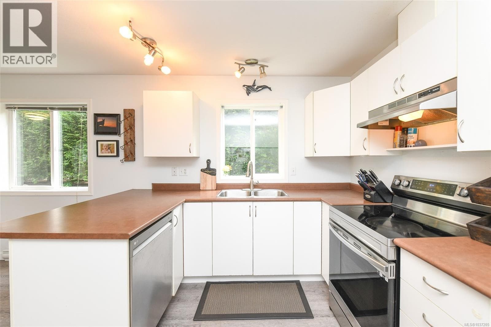 2238 TAMARACK DRIVE, Vancouver Island — photo 4
