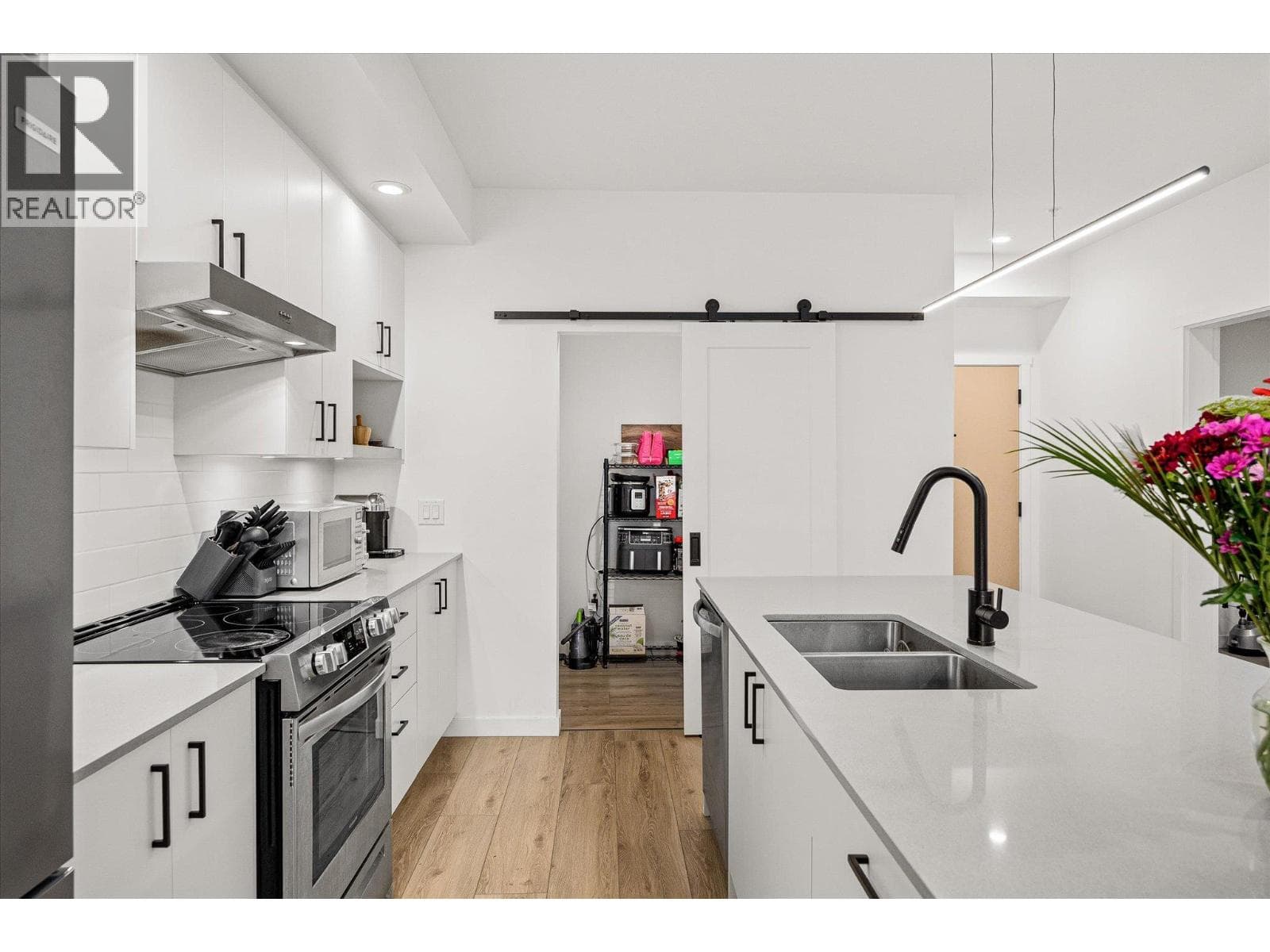 660 Cawston Avenue Unit# 313, Interior REALTORS® — photo 5