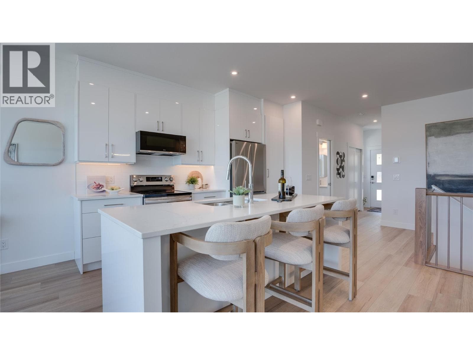 1050 Mt Revelstoke Place Unit# 2, Interior REALTORS® — photo 3