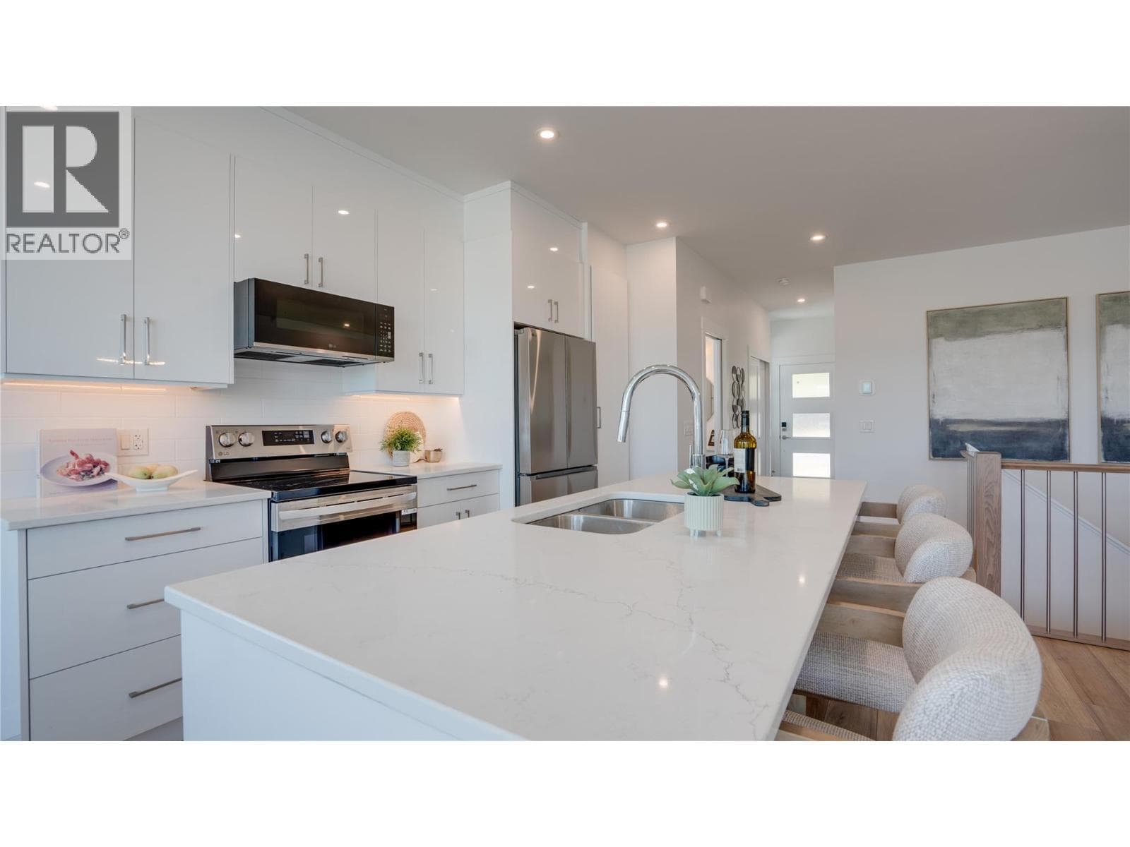 1050 Mt Revelstoke Place Unit# 2, Interior REALTORS® — photo 5