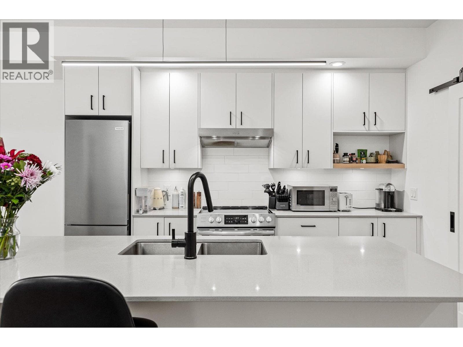660 Cawston Avenue Unit# 313, Interior REALTORS® — photo 4