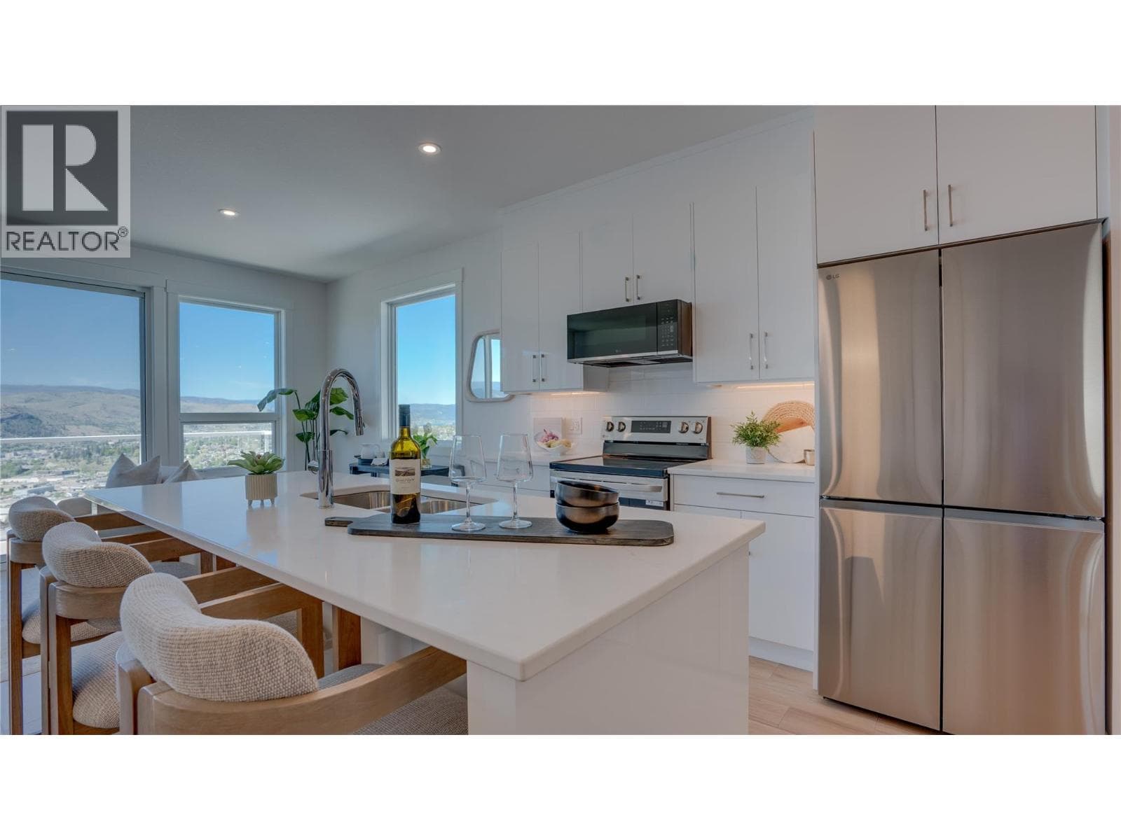 1050 Mt Revelstoke Place Unit# 2, Interior REALTORS® — photo 4