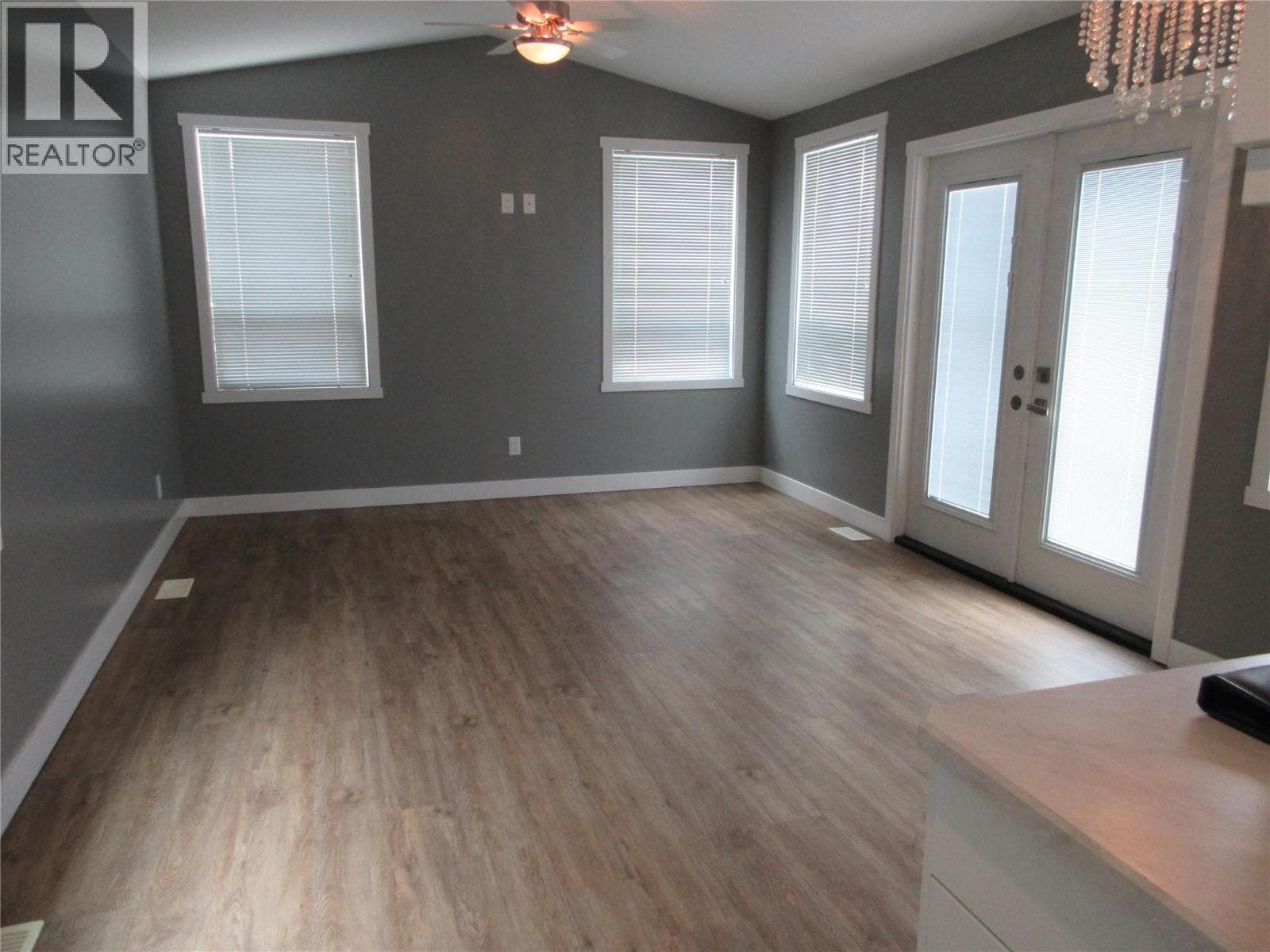 130 415 COMMONWEALTH ROAD, Interior REALTORS® — photo 5