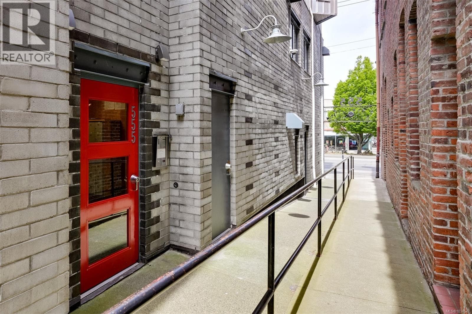 401 555 Chatham St, Victoria — photo 4