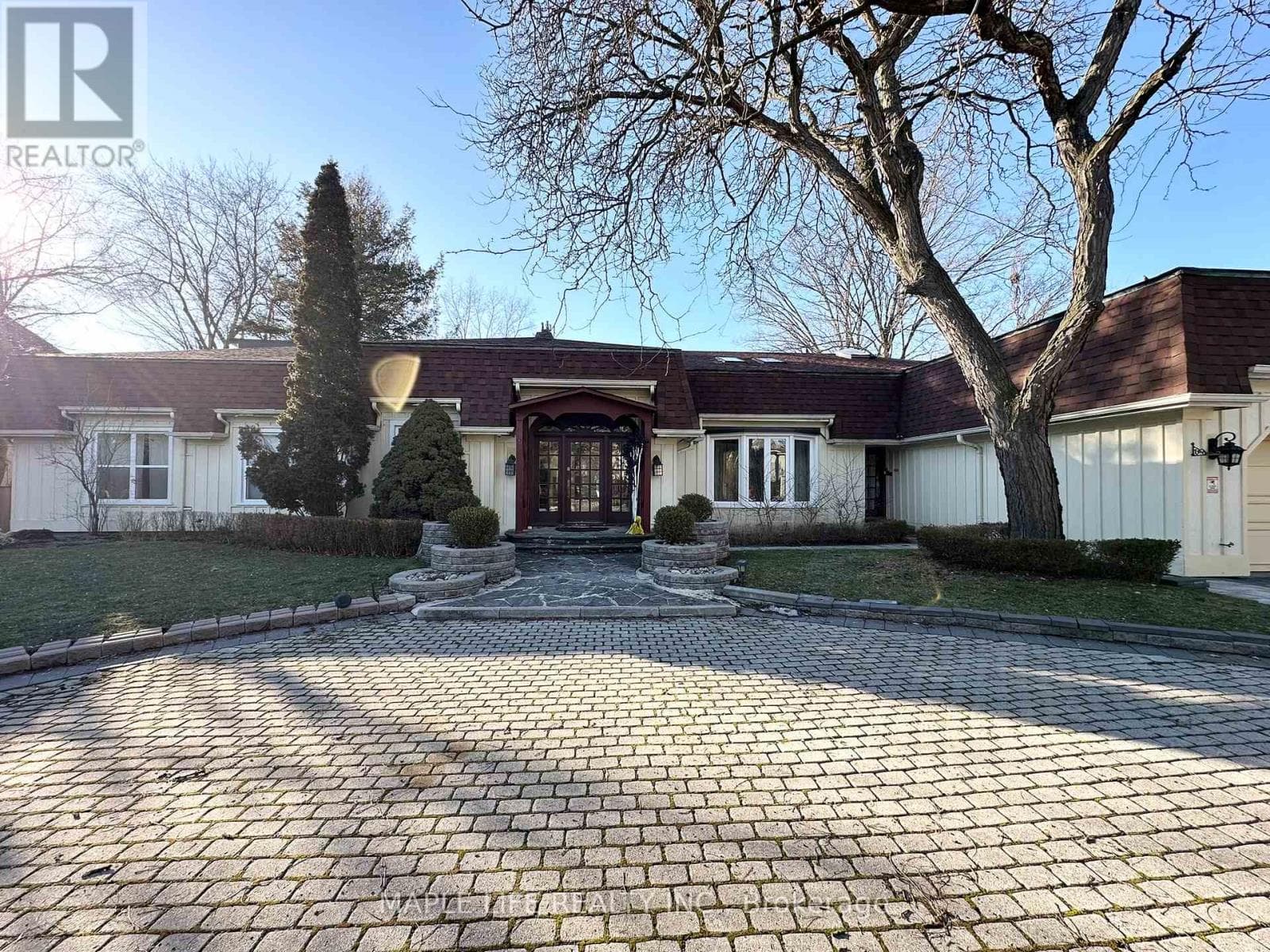 16 BRIAN CLIFF DRIVE, Toronto — photo 2