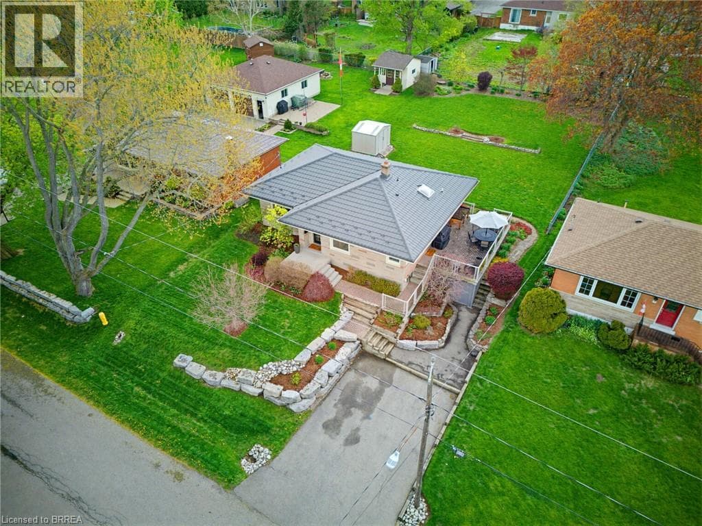 9 ELIZABETH Street, Brantford — photo 3