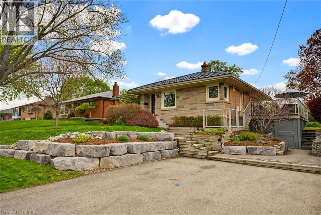 9 ELIZABETH Street, Brantford