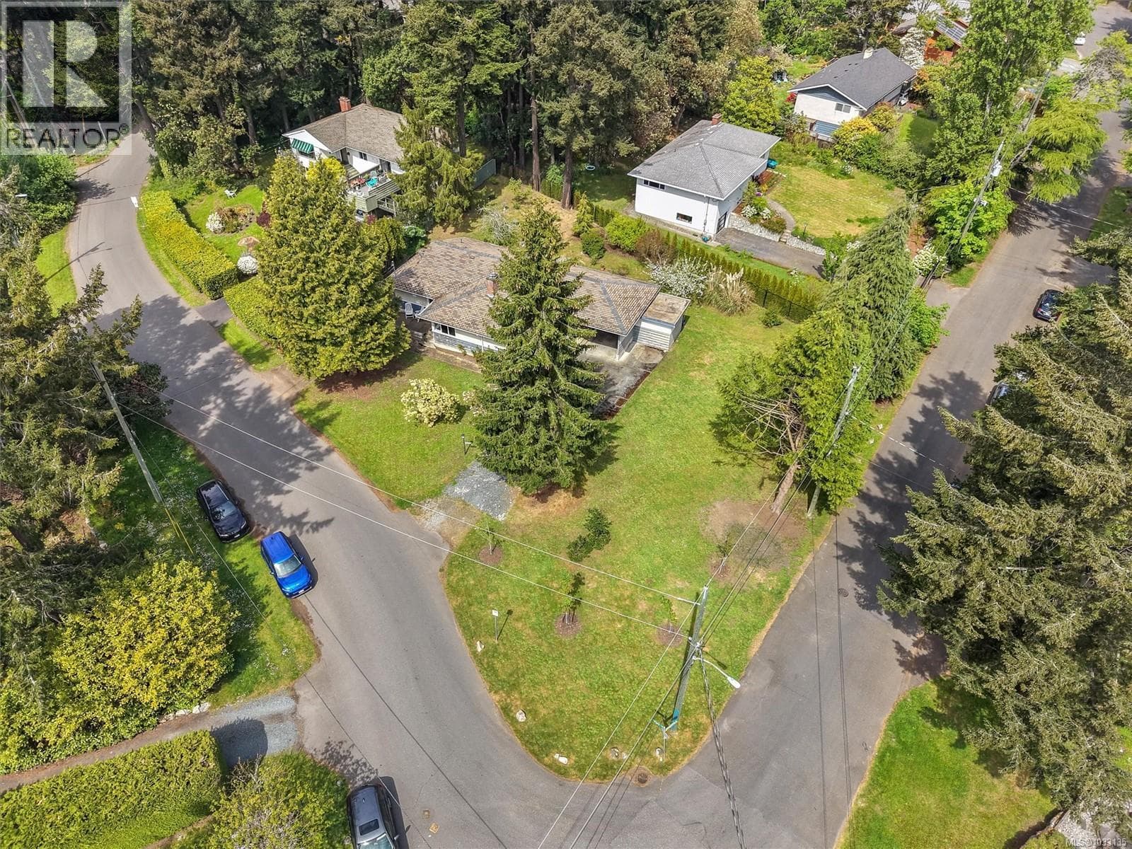 4047 HARO ROAD, Victoria — photo 2