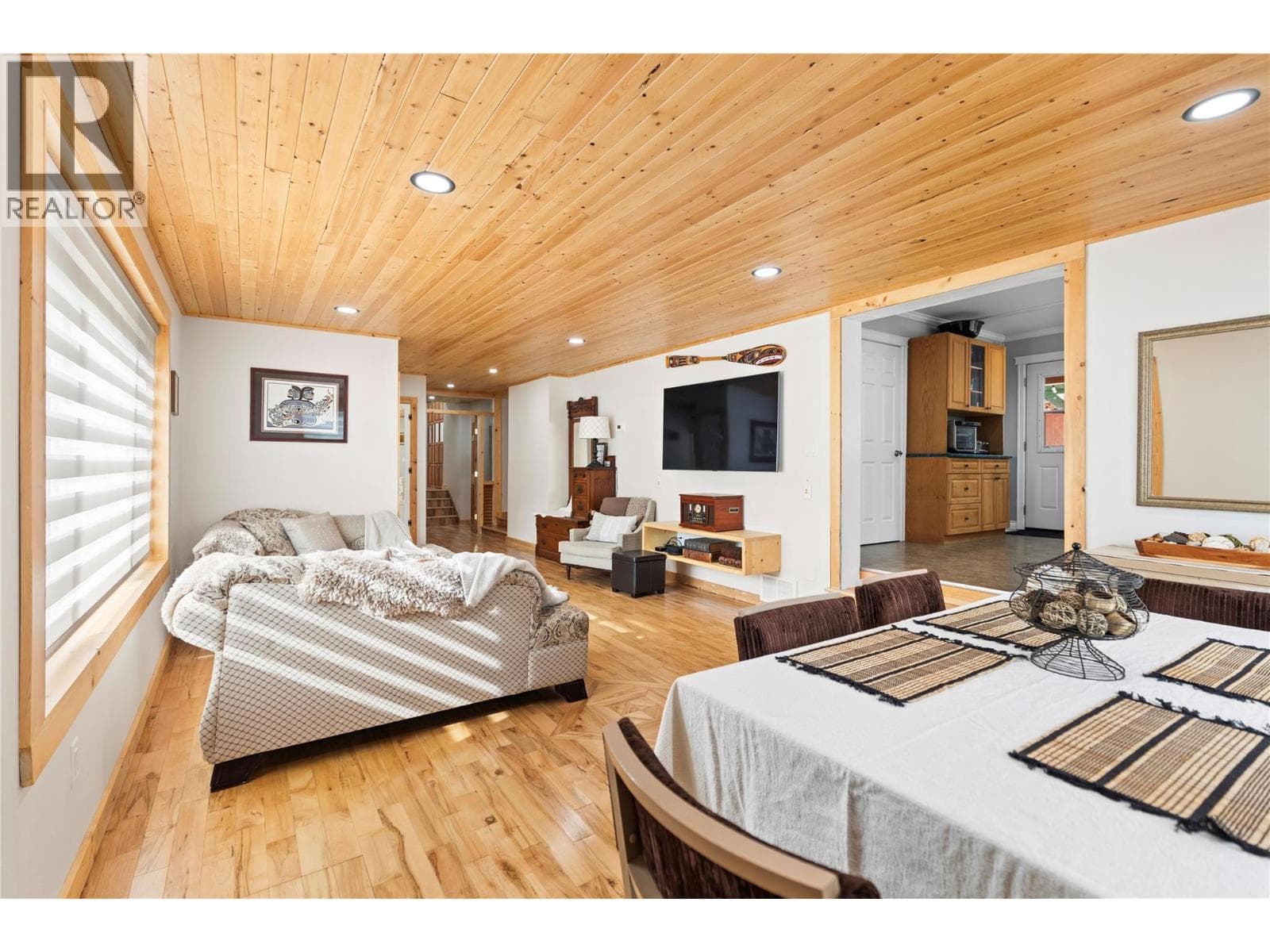 112 WALKER Road, Interior REALTORS® — photo 4