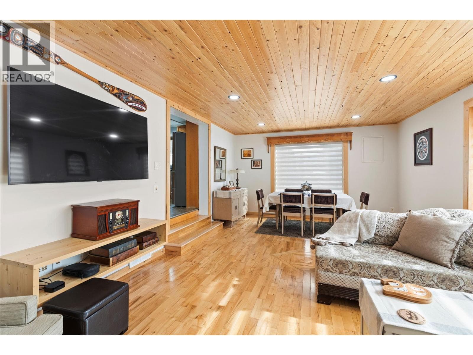 112 WALKER Road, Interior REALTORS® — photo 5