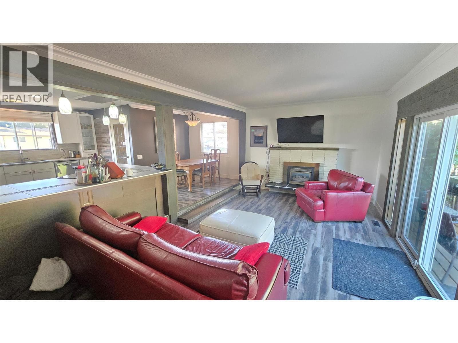 1151 SCHUBERT DRIVE, Interior REALTORS® — photo 4