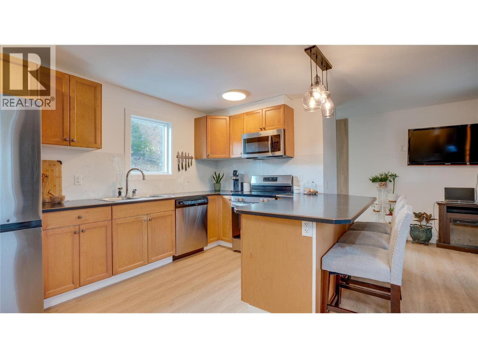878 Deep Creek Road Unit# A, Interior REALTORS® — photo 3