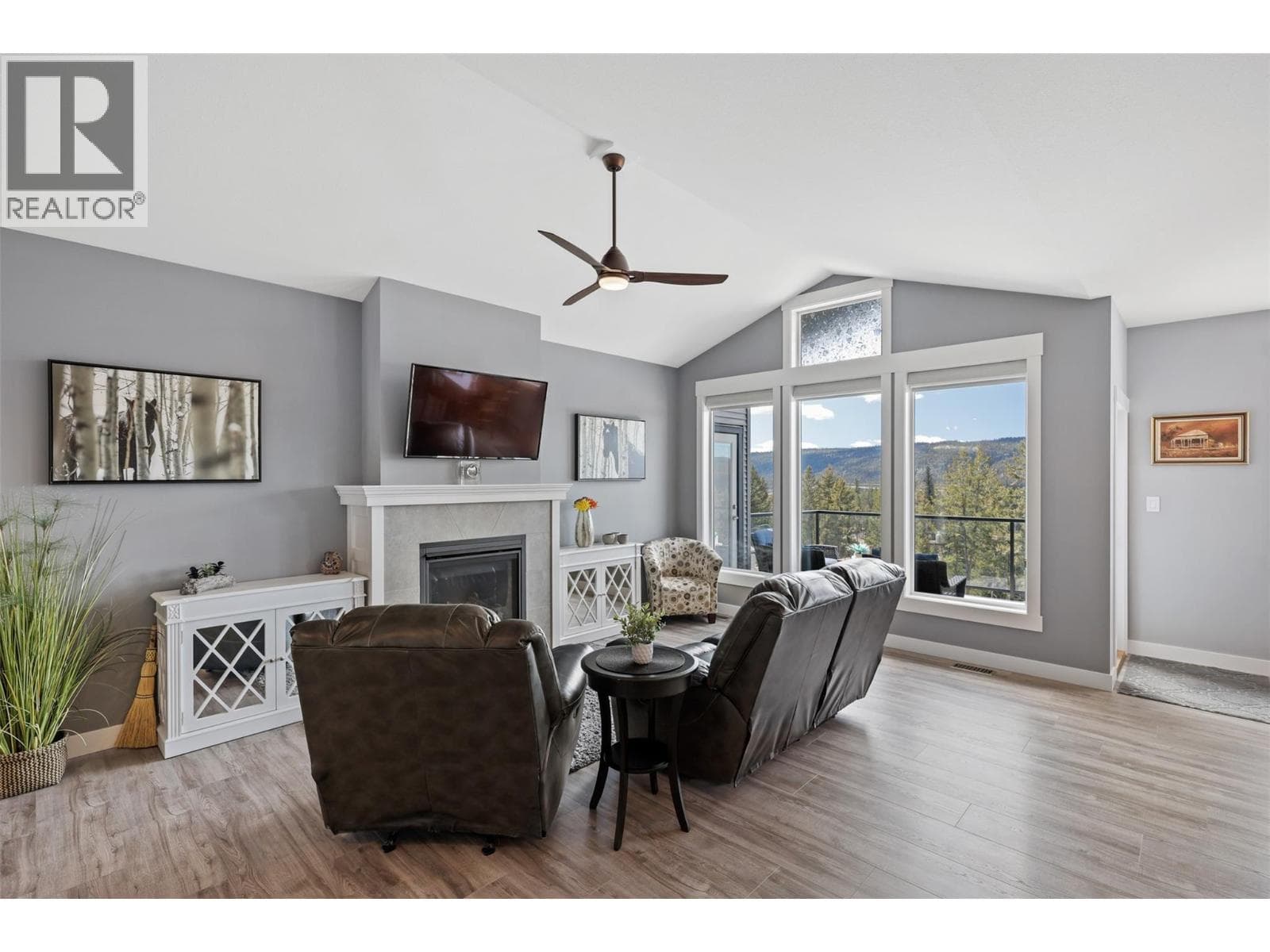 428 DALADON DRIVE, Interior REALTORS® — photo 3
