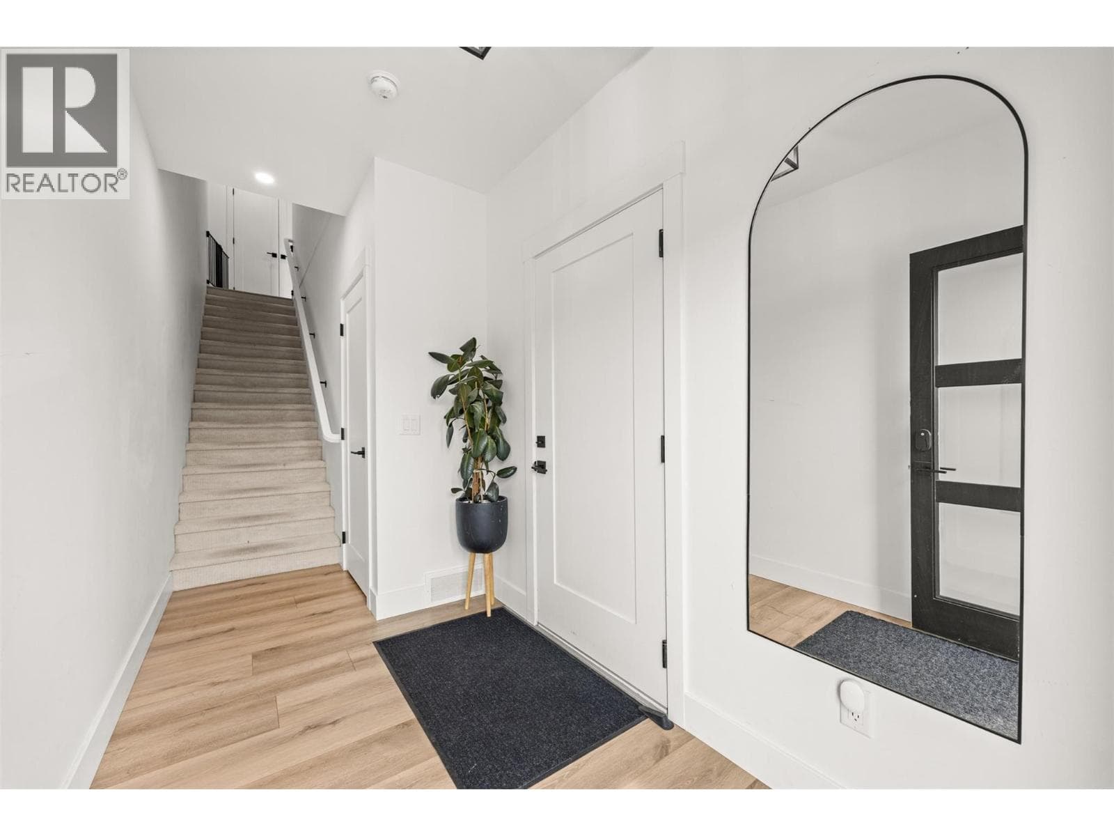 2835 Canyon Crest Drive Unit# 25, Interior REALTORS® — photo 5
