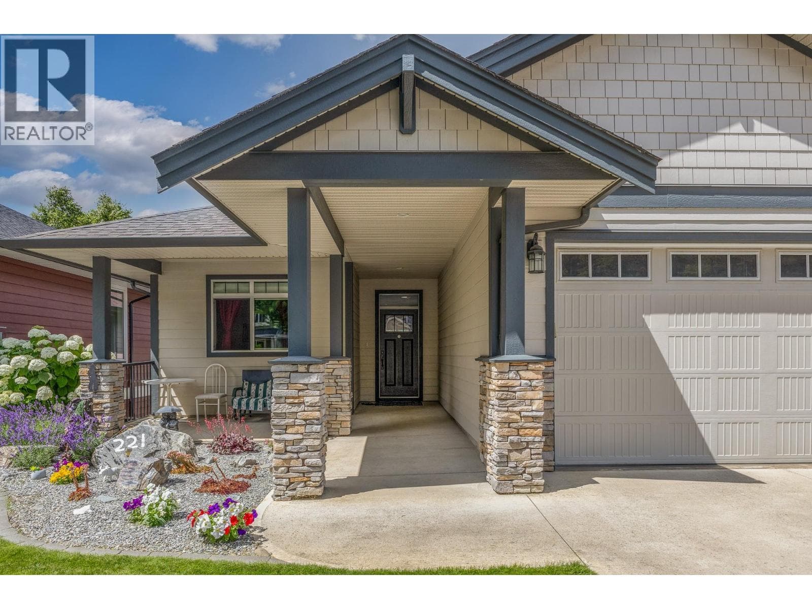 221 24 Street NE, Interior REALTORS® — photo 3