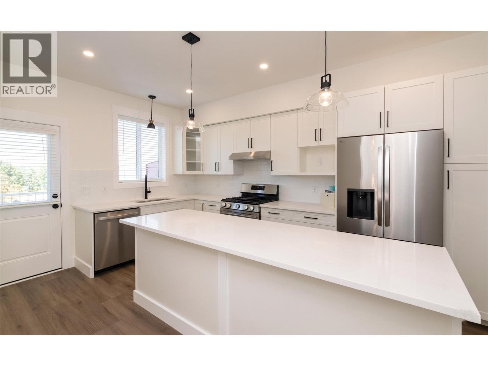 1910 11 Avenue NE Unit# 3, Interior REALTORS® — photo 5