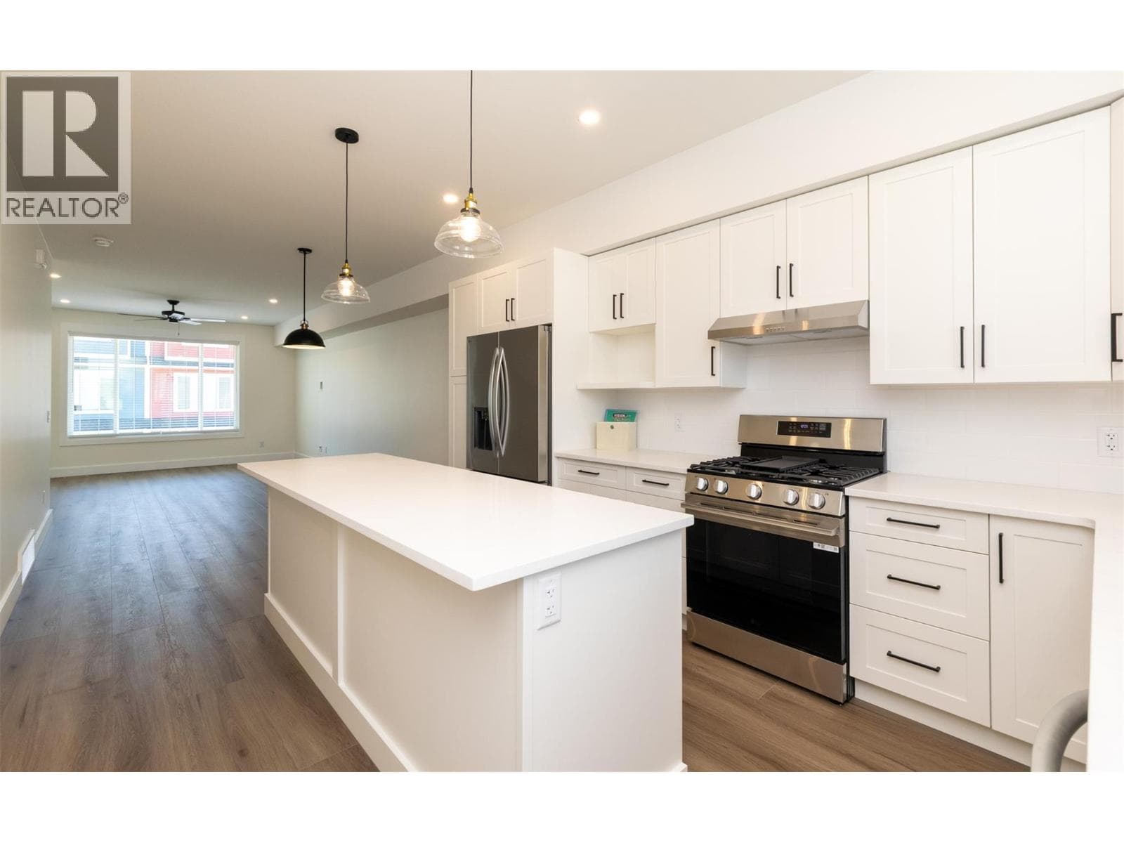 1910 11 Avenue NE Unit# 5, Interior REALTORS® — photo 5