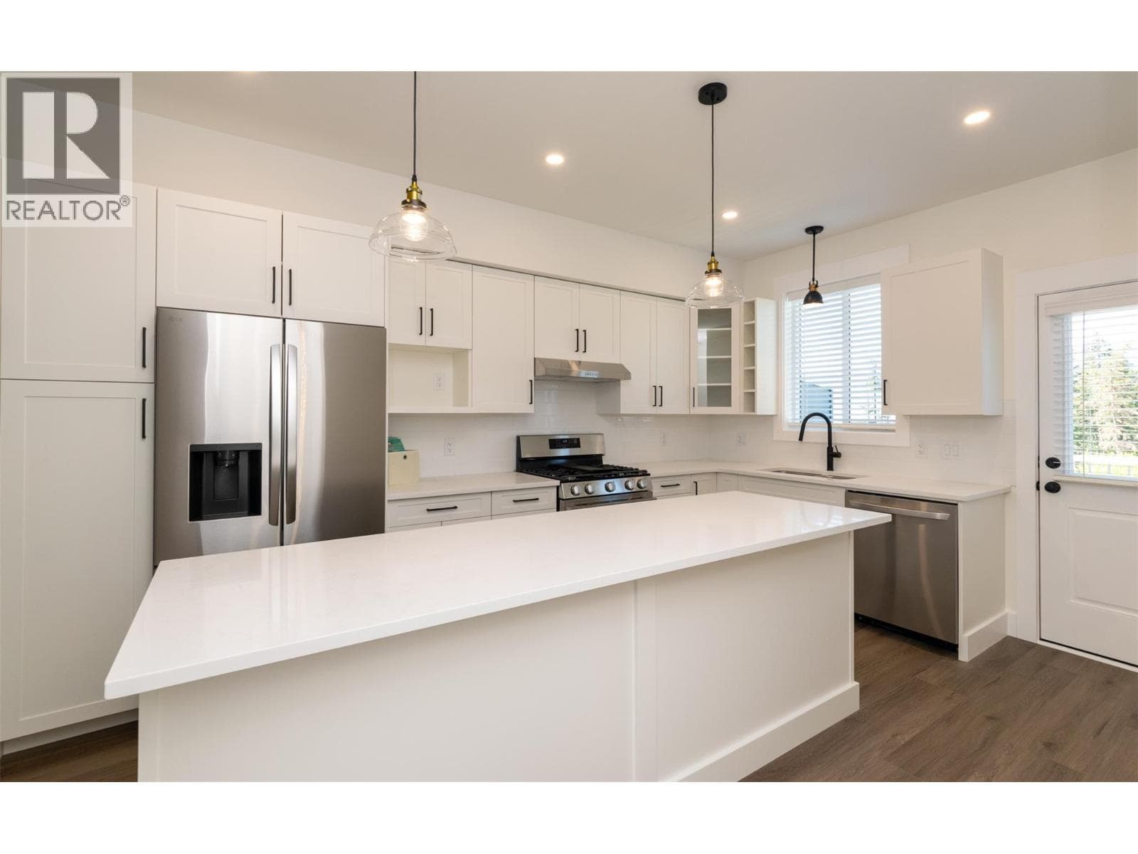 1910 11 Avenue NE Unit# 5, Interior REALTORS® — photo 4