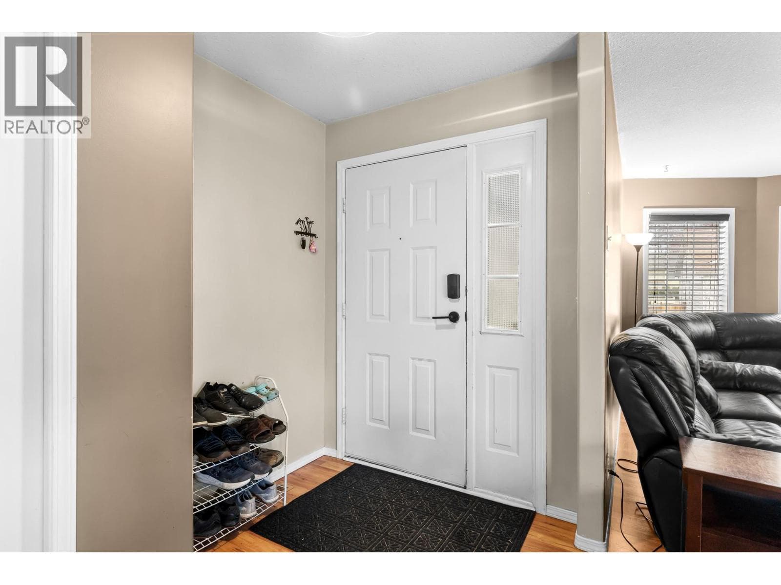 38 555 GLENMEADOWS ROAD, Interior REALTORS® — photo 5