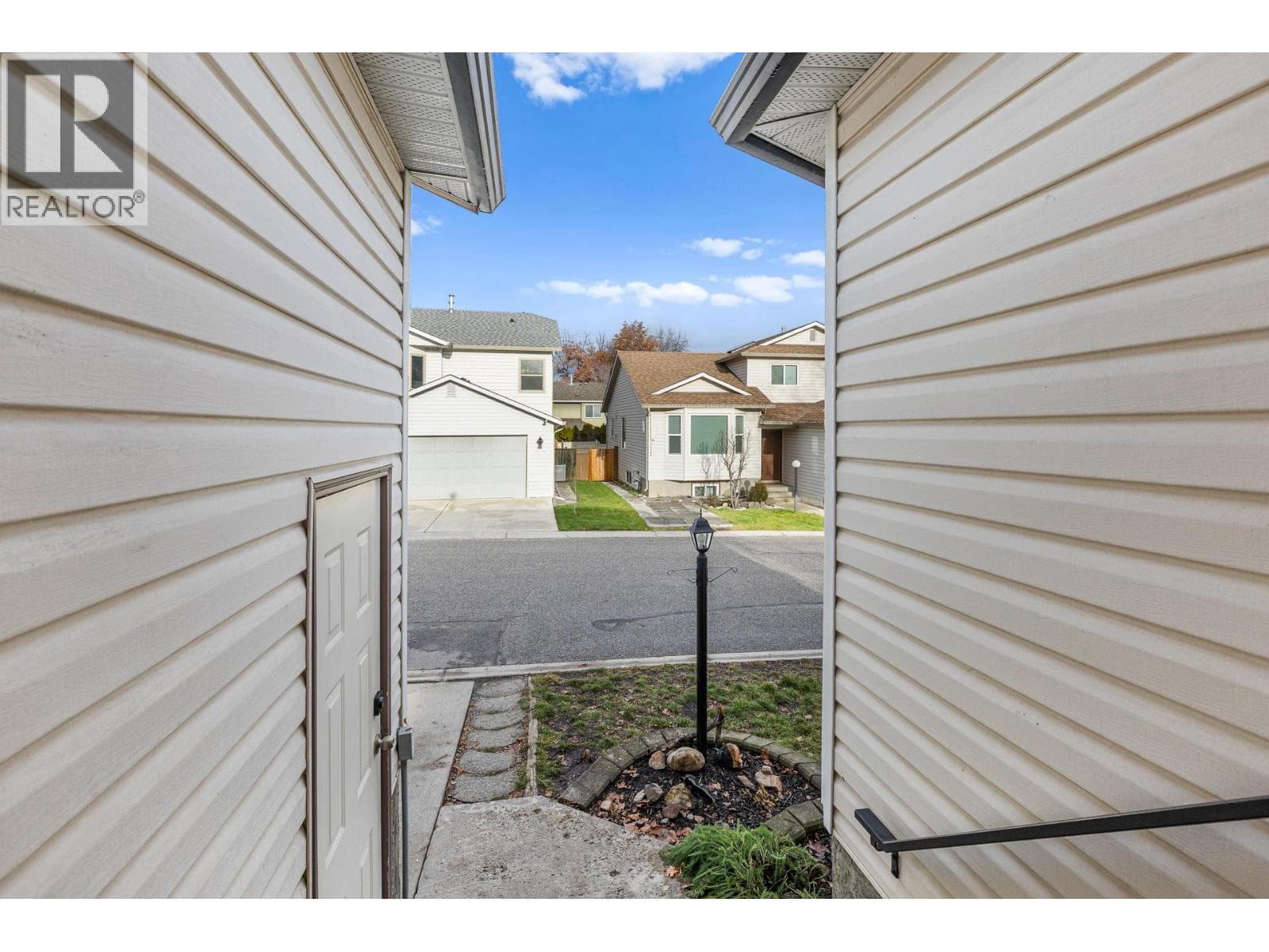 38 555 GLENMEADOWS ROAD, Interior REALTORS® — photo 4