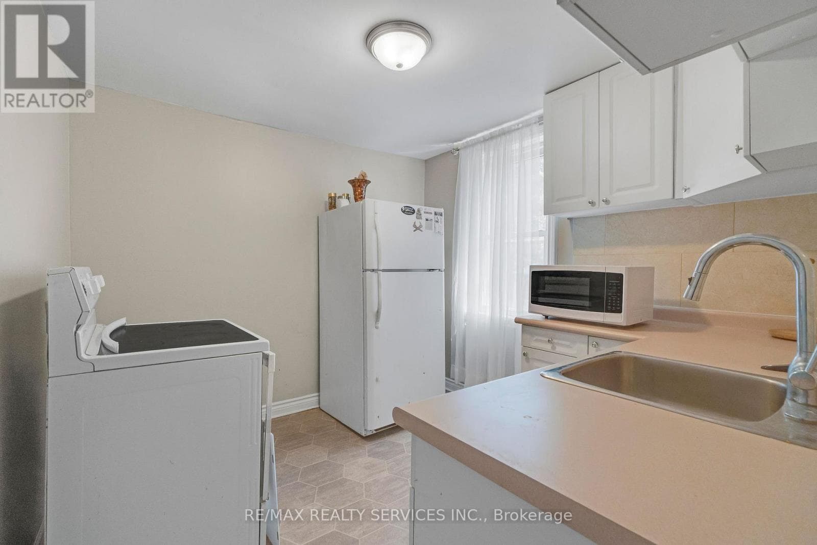 2 PARSONS AVENUE, Toronto — photo 5