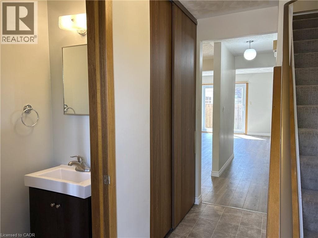 10 MONTCLAIR Crescent, Cornerstone — photo 3