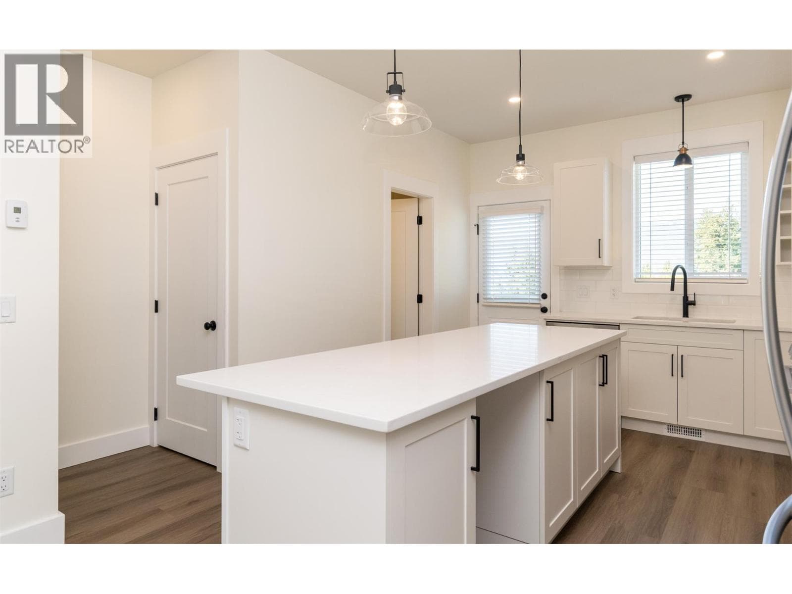 1910 11 Avenue NE Unit# 1, Interior REALTORS® — photo 5