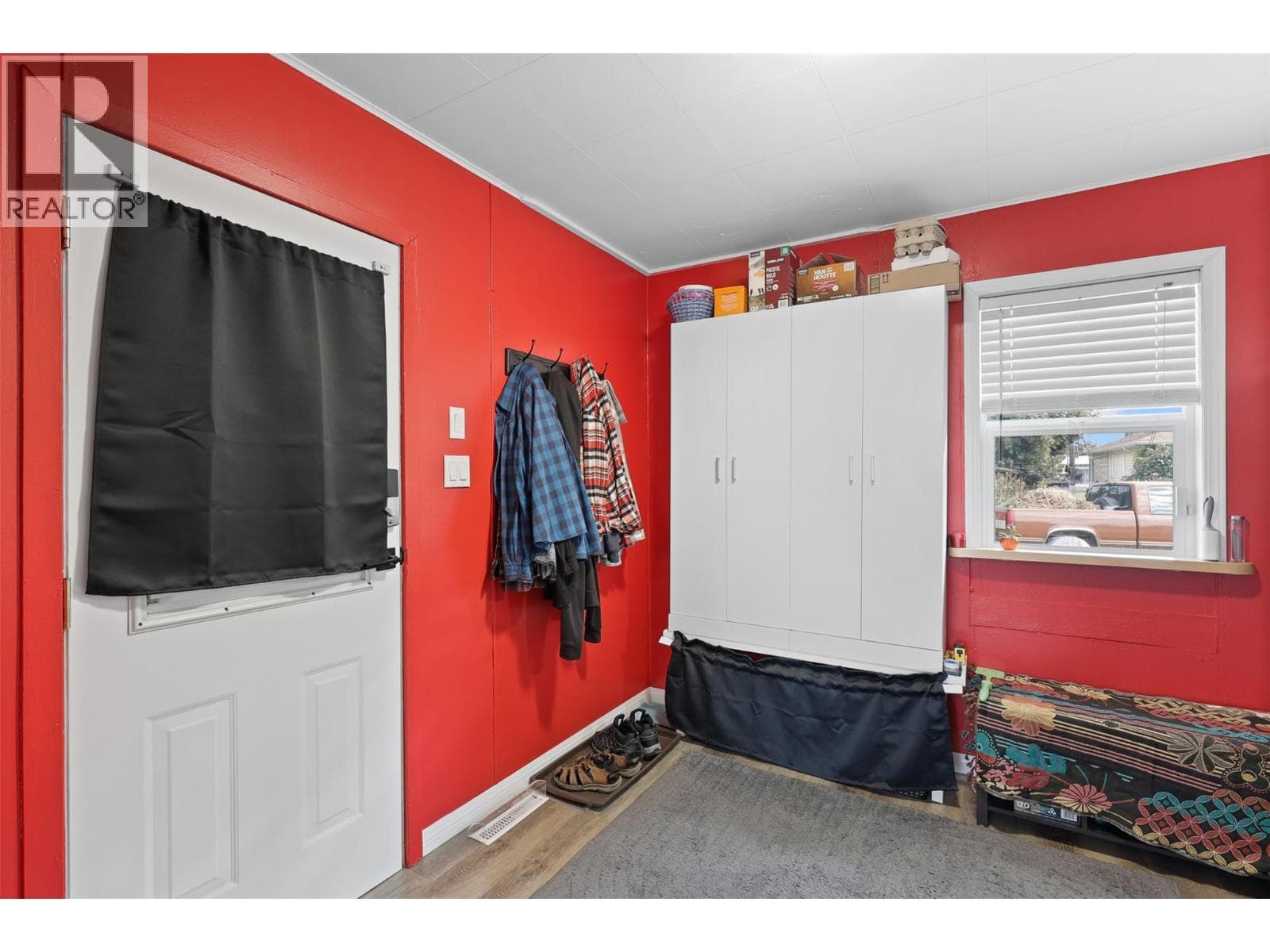 315 Pine Street, Interior REALTORS® — photo 4