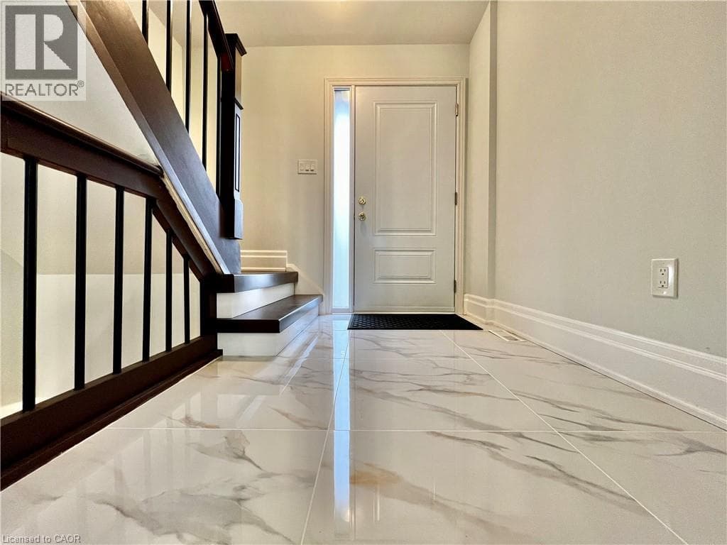 1532 LANCASTER Drive Unit# 41, Cornerstone — photo 2